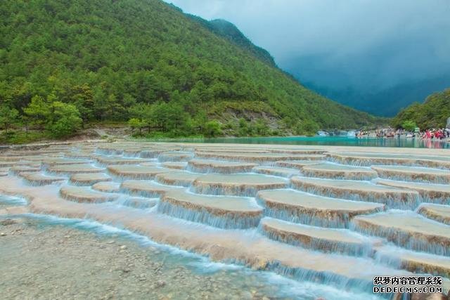 大理苍山下洱海边的白族院落民宿,去闻闻大理的春天丨泊心云舍