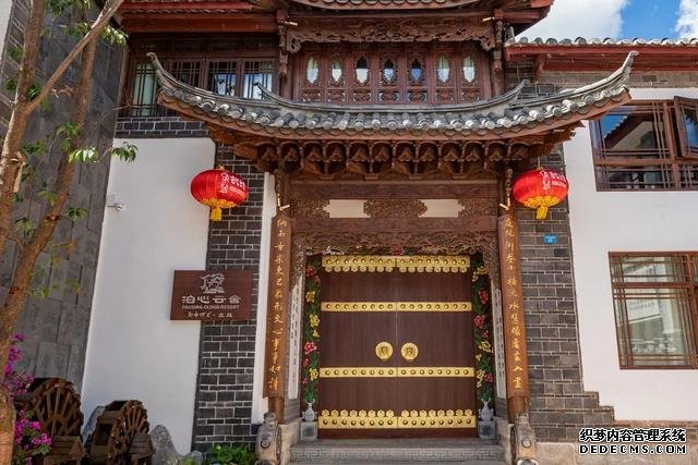 大理苍山下洱海边的白族院落民宿,去闻闻大理的春天丨泊心云舍