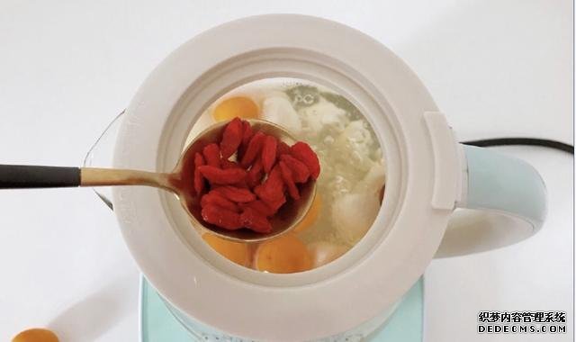 金桔雪梨冰糖水,简单易做,清甜又好喝