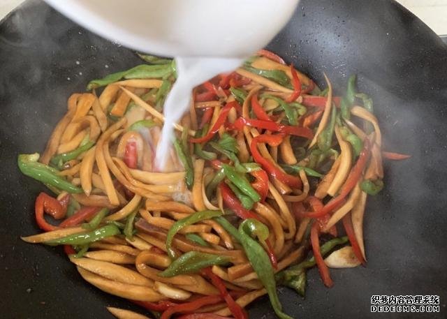 蚝油杏鲍菇,鲜嫩多汁,做法快手简单,好吃到停不下来