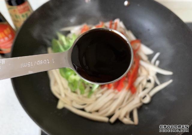 蚝油杏鲍菇,鲜嫩多汁,做法快手简单,好吃到停不下来