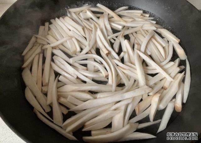 蚝油杏鲍菇,鲜嫩多汁,做法快手简单,好吃到停不下来