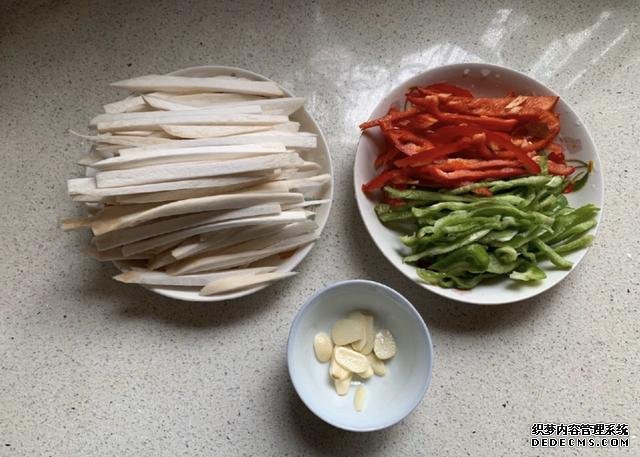 蚝油杏鲍菇,鲜嫩多汁,做法快手简单,好吃到停不下来