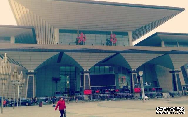中国很牛的两座火车站,可以直达全国任意省会,你能猜到是哪吗?