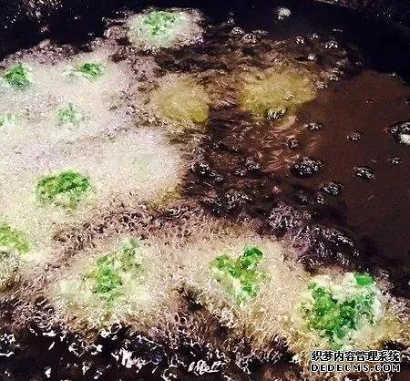 韭菜别再包饺子,教你一个新吃法,一口一个连挑食的老公都说过瘾