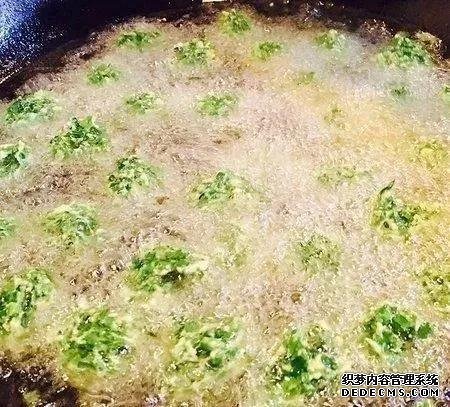 韭菜别再包饺子,教你一个新吃法,一口一个连挑食的老公都说过瘾