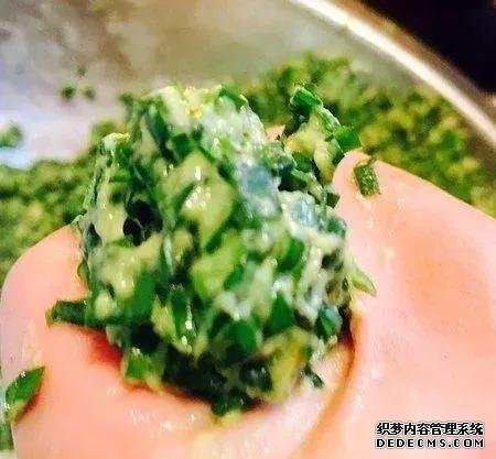 韭菜别再包饺子,教你一个新吃法,一口一个连挑食的老公都说过瘾