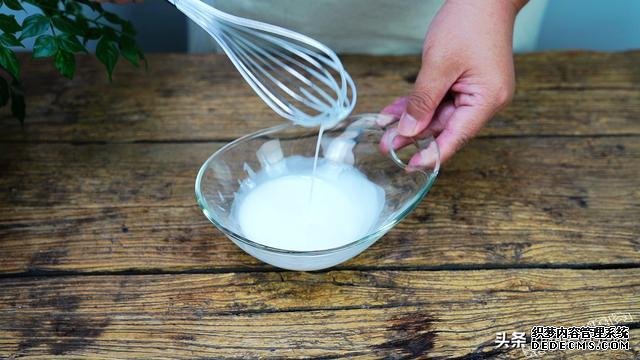 电压力锅也能做蛋糕,5个鸡蛋2两糖,蓬松又香甜,孩子吃着特高兴