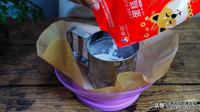 电压力锅也能做蛋糕,5个鸡蛋2两糖,蓬松又香甜,孩子吃着特高兴