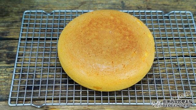 电压力锅也能做蛋糕,5个鸡蛋2两糖,蓬松又香甜,孩子吃着特高兴