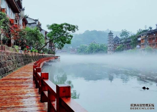 中国最美小城,比乌镇、周庄、丽江古城还美,沈从文笔下的边城
