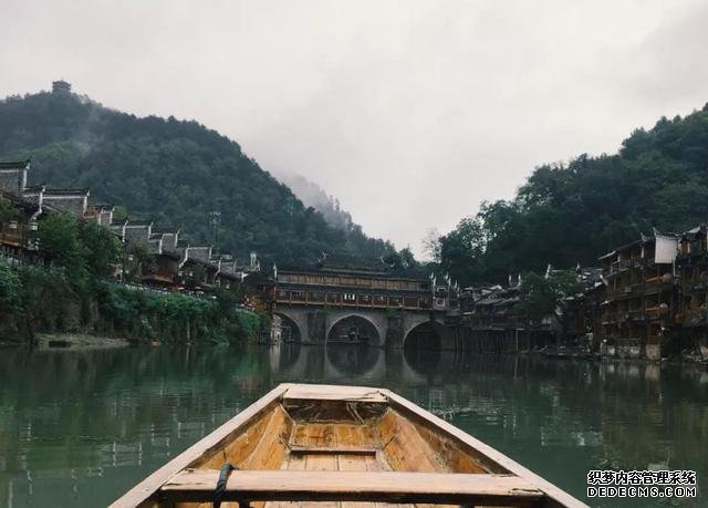中国最美小城,比乌镇、周庄、丽江古城还美,沈从文笔下的边城