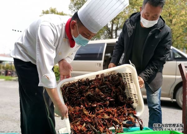 安徽支援湖北医疗队：“很高兴能吃上家乡的美食”