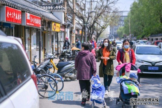 济南社区小吃街解封久违的美食回来了