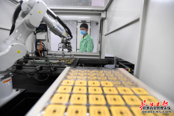 全国首条5G智能制造生产线已正常运转｜图集