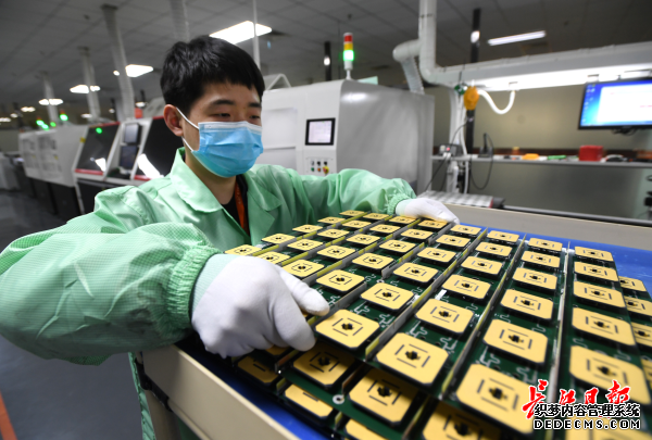 全国首条5G智能制造生产线已正常运转｜图集