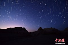 新疆罗布泊雅丹地貌雨后