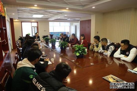 中甲新疆董事长:能降薪因从未欠薪 已有球队来取