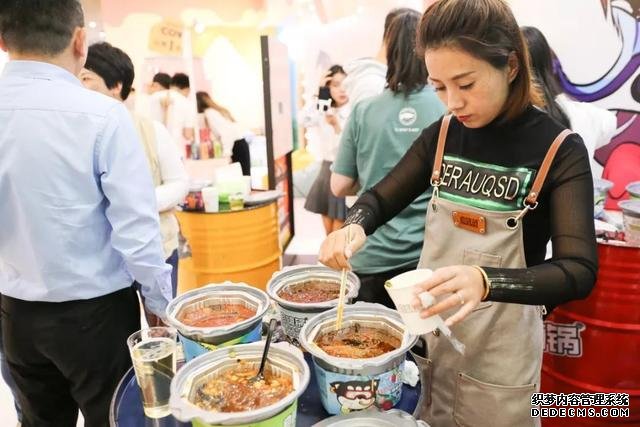 百款天猫美食“带货王”昨日亮相松江这家零食