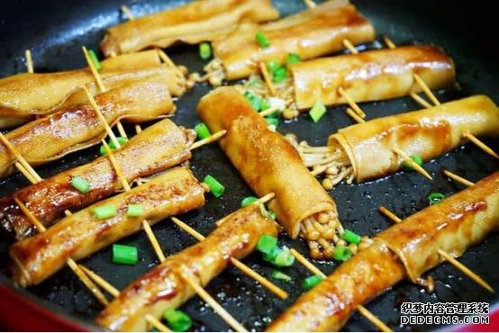 金针菇豆皮卷,可以减脂还很好吃,非常的香嫩