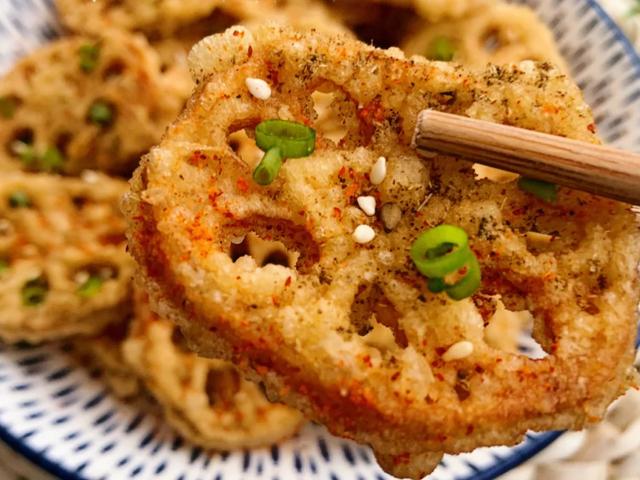 1段藕,1点面粉,教你做椒盐藕片,比薯片还好吃,追剧小零食