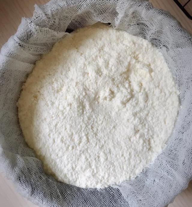 没有奶酪怎么办?我家从不花钱买,用牛奶自己做,成本低太多了