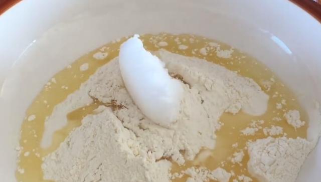 懒人红豆酥,不用烤箱,不用炸,更不用一个一个揉,口感酥脆香甜