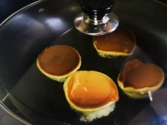 不用烤箱无需蒸锅,教你做无水无油糕点,做法简单香甜又松软!