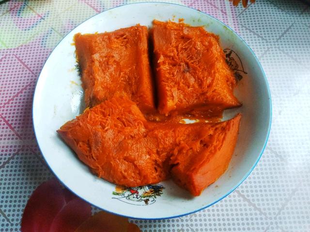 「南瓜豆沙馅空心麻团」的做法+配方,色泽漂亮,口感甜糯
