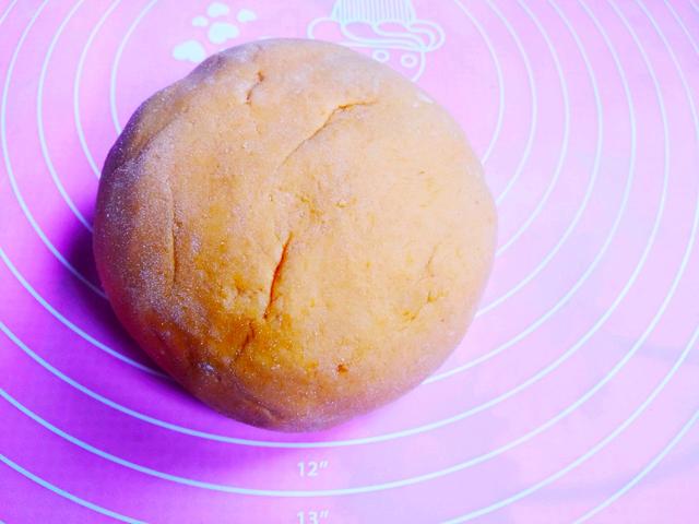 「南瓜豆沙馅空心麻团」的做法+配方,色泽漂亮,口感甜糯