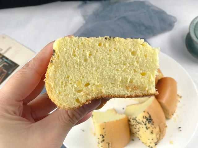 5个鸡蛋,1碗面粉,教你电饭锅做蛋糕,蓬松细腻,比烤的好吃多了