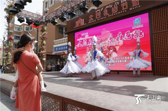 品美食、赏美景、领购物券……“中国旅游日”新疆国际大巴扎步行街精彩活动迎客来
