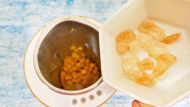 早餐来一碗香甜的玉米糊，五分钟就能上桌，香甜可口老少皆宜！