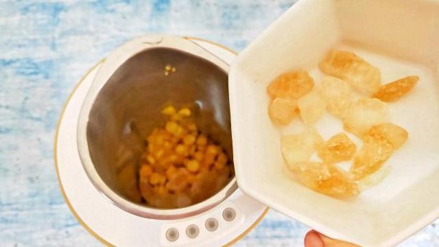 早餐来一碗香甜的玉米糊,五分钟就能上桌,香甜可口老少皆宜!