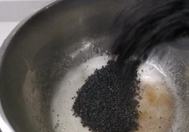老左教你黑芝麻这样吃,每天一人一粒,简单方便保健养生