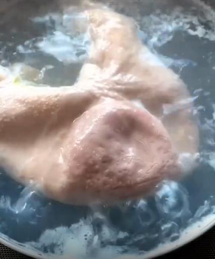 猪肚汤,经常给家人煲这道汤,很美味又养胃,全家人都喜欢