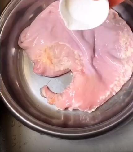 猪肚汤,经常给家人煲这道汤,很美味又养胃,全家人都喜欢