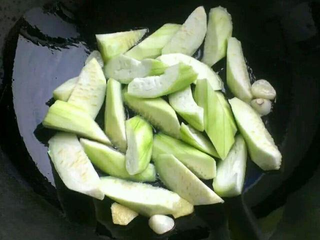 丝瓜和“它”是绝配,汤鲜味美又清爽,夏天喝比骨头汤还过瘾