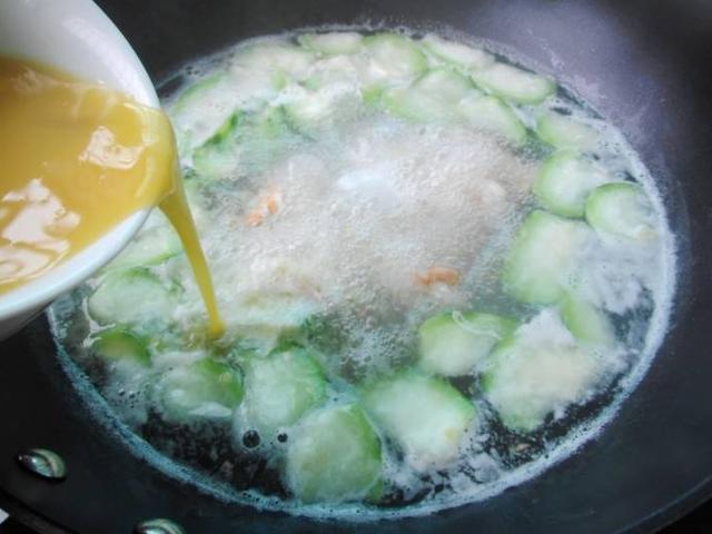 丝瓜和“它”是绝配,汤鲜味美又清爽,夏天喝比骨头汤还过瘾