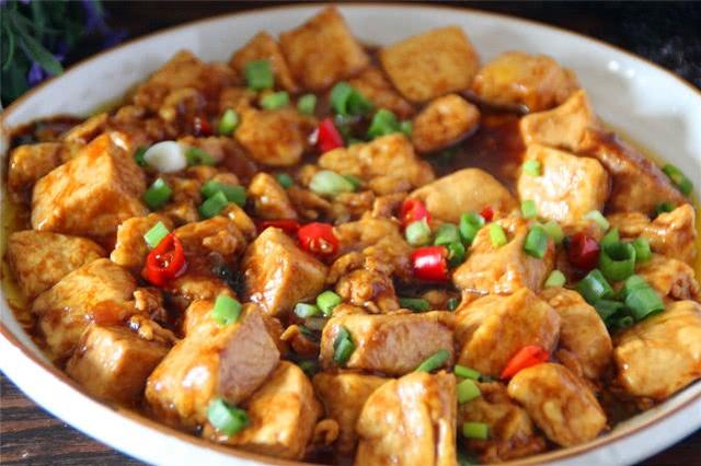 比肉还好吃的一道菜,一块豆腐两个鸡蛋,做出一道美味家常豆腐!