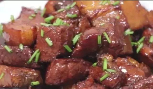 做红烧肉时,要不要焯水,一步错步步错,难怪肉质不软烂,不入味