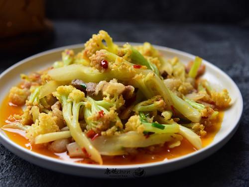 炒花菜,也许你一开始就做错了,往里加点“它”,花菜爽口又入味