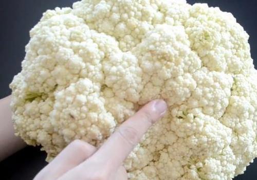 炒花菜,也许你一开始就做错了,往里加点“它”,花菜爽口又入味