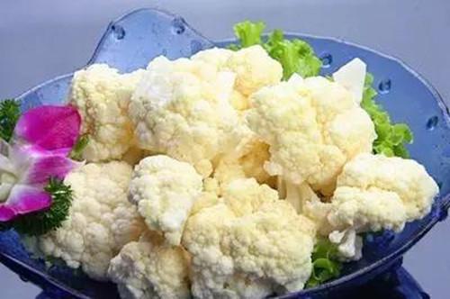 炒花菜,也许你一开始就做错了,往里加点“它”,花菜爽口又入味