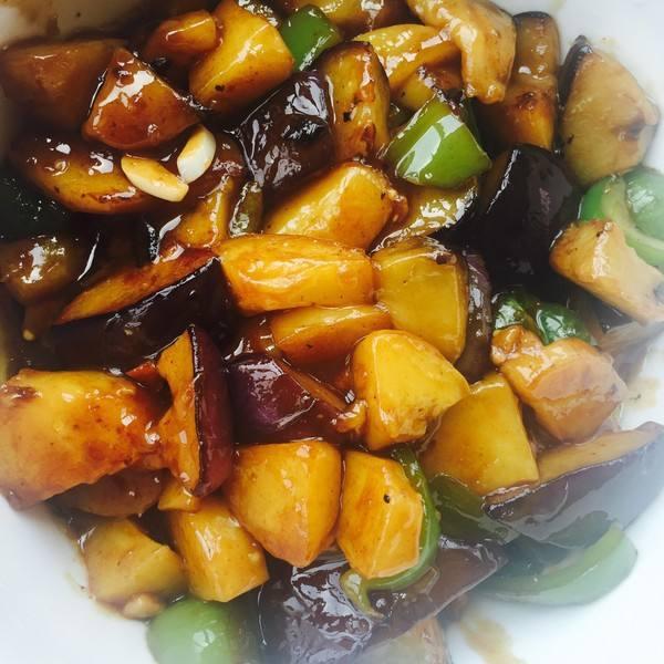 东北乱炖你吃过吗？土豆炖茄子，味道鲜美，做法简单，配方免费送