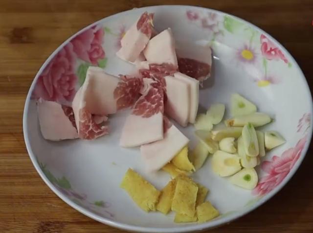 手撕包菜很多人做错了,厨师长教我的技巧,比吃肉还香,超下饭