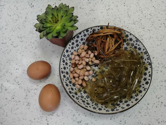 早餐这样吃,半碗面粉,两个鸡蛋,不炒菜不煮粥,营养美味特好吃