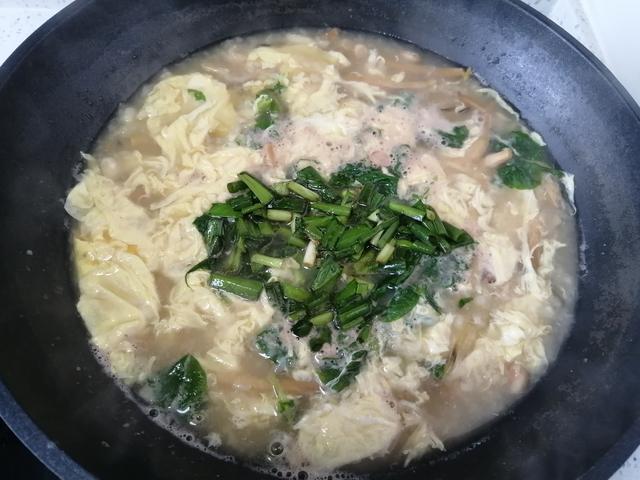 早餐这样吃,半碗面粉,两个鸡蛋,不炒菜不煮粥,营养美味特好吃