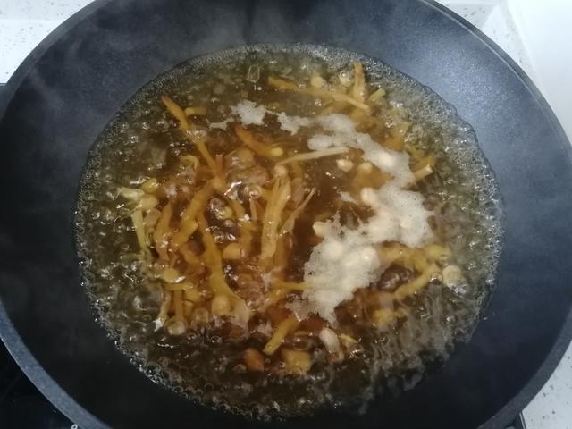 早餐这样吃,半碗面粉,两个鸡蛋,不炒菜不煮粥,营养美味特好吃