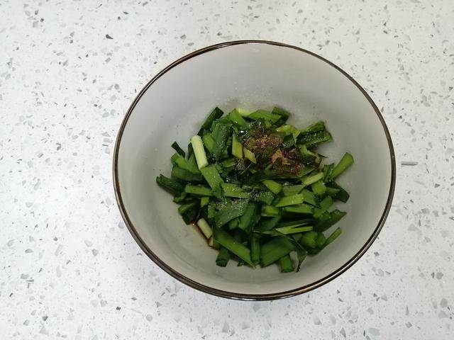 早餐这样吃,半碗面粉,两个鸡蛋,不炒菜不煮粥,营养美味特好吃